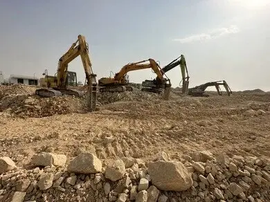 استلام الأرض وتوثيقها